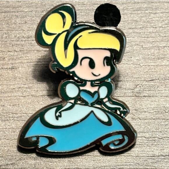 Disney World Parks - 2012 Princess Kawaii Cutie - Cinderella Disney Trading Pin - Picture 1 of 4